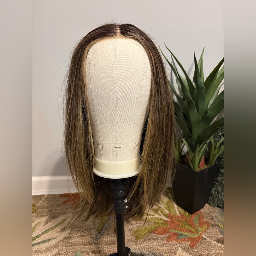 Belle Tress Wigs - Theory (LSE-4011) Synthetic Wig Chocolate Buttercream - Picture 3 of 15